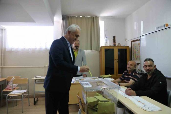 Kastamonu Valisi Avni Çakır Oyunu Kullandı