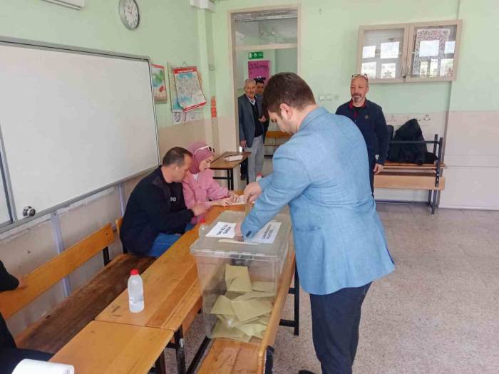 Manisalılar Sandık Başında