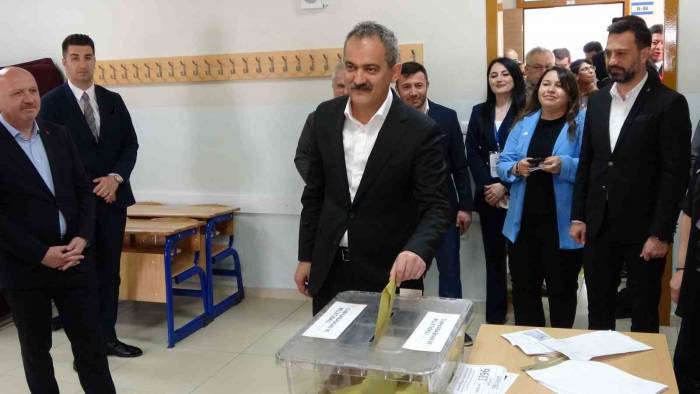 Bakan Özer Oyunu Ordu’da Kullandı