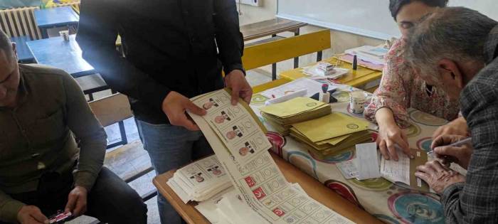 Oy Verme İşleminin Sona Erdiği Sason’da Oyların Sayımına Başlandı
