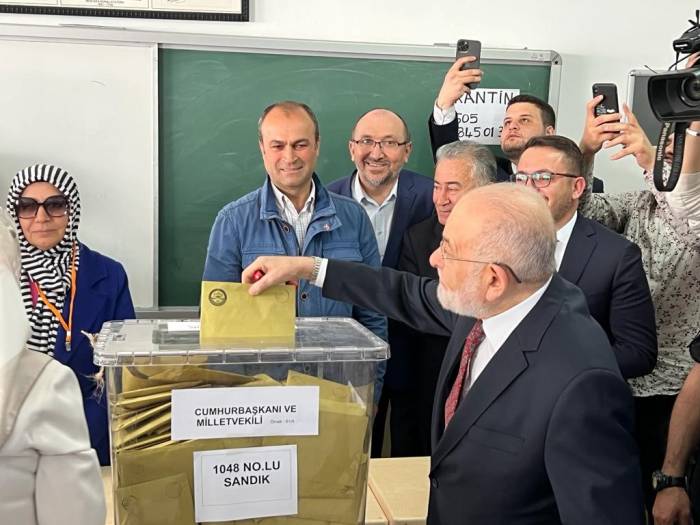Saadet Partisi Genel Başkanı Karamollaoğlu Oyunu Ankara’da Kullandı