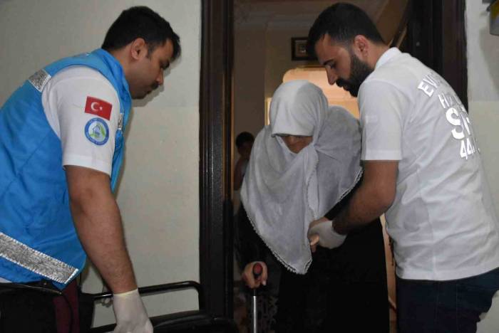Siirt’te 85 Yaşındaki Kadının Oy Kullanması İçin Ambulans Seferber Oldu