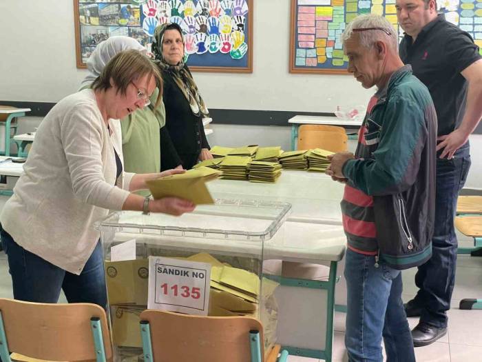 Bursa’da Da Sandıklar Açılmaya Başlandı