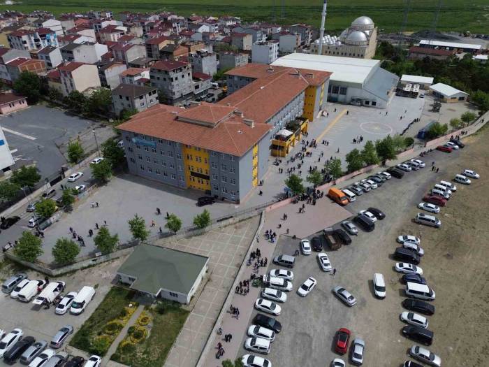 Avcılar’da 19 Bin Seçmen Kayıtlı Okulda Yoğunluk Oluştu