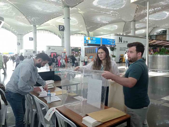 İstanbul Havalimanı’nda Seçim Yoğunluğu: 20 Bin Vatandaş Oy Kullandı