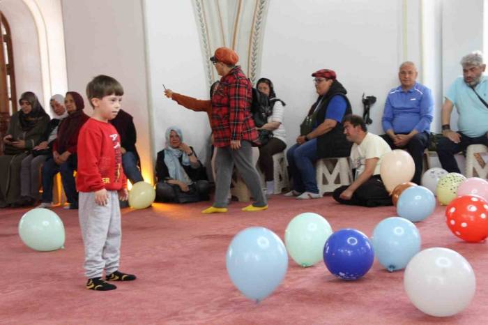 Engelli Cami Buluşması Renkli Görüntülere Sahne Oldu