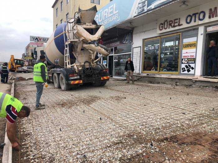 Körfez Caddelerinde Hummalı Çalışma