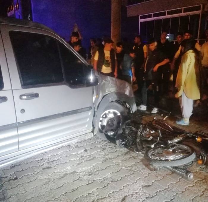 Manisa’da Kamyonet Motosikletle Çarpıştı: 1 Ölü, 1 Yaralı