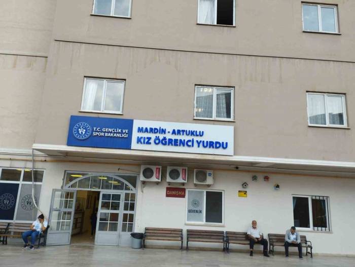 Mardin’de Kyk Yurdunda Kalan Depremzedeler: "allah, Devletimizden Razı Olsun, Depremi Unutturdular Bize"