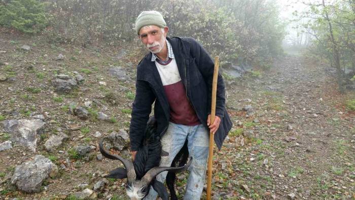 Zorlu Hava Şartlarına Rağmen Mesleğinden Vazgeçmiyor
