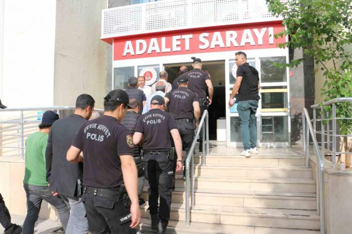 Diyarbakır’da 1’i Asker 5 Kişinin Yaralandığı Kavgada 11 Kişi Tutuklandı