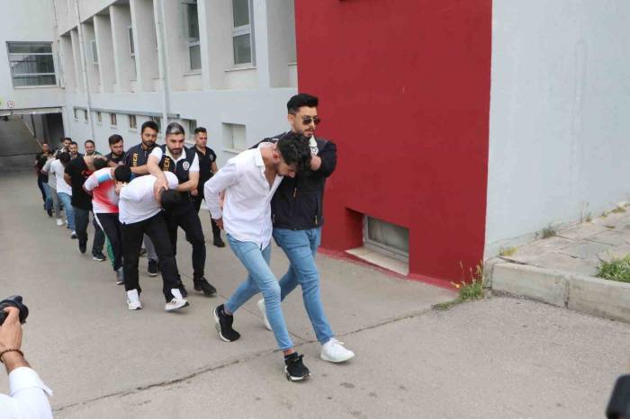 “sazan Sarmalı” Yöntemiyle 1 Milyon Liralık Vurgun: 7 Tutuklama
