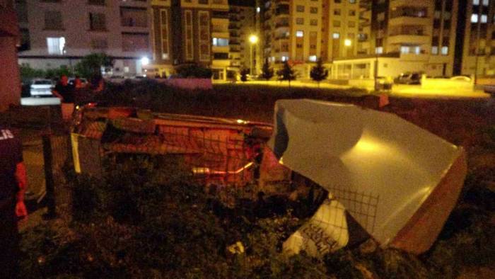 Takla Atan Araçtan Hafif Yaralı Kurtuldular
