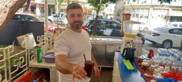 Aydın’da Aniden Bastıran Sıcaklar Karcıları Sevindirdi