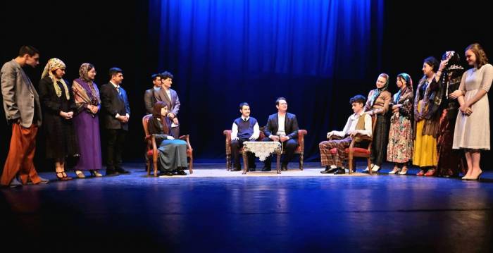 Avp Sahnesi’nde Mezuniyet Coşkusu