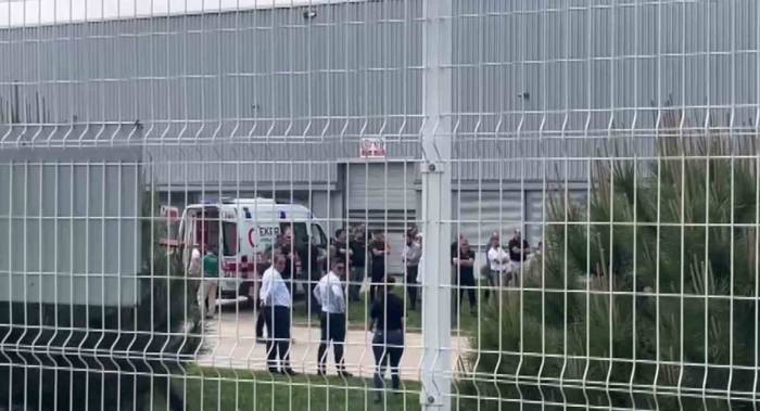 Bursa’da Fabrikada Yük İndiren Vinç Devrildi: 1 Kişi Öldü 2 Kişi Yaralandı