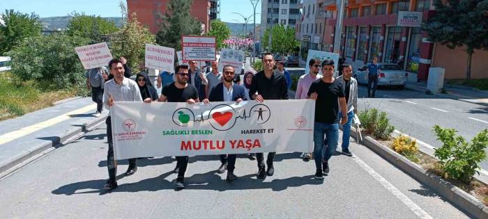 Dicle’de Sağlıkçılar, Hareketin Önemine Dikkat Çekmek İçin Yürüdü