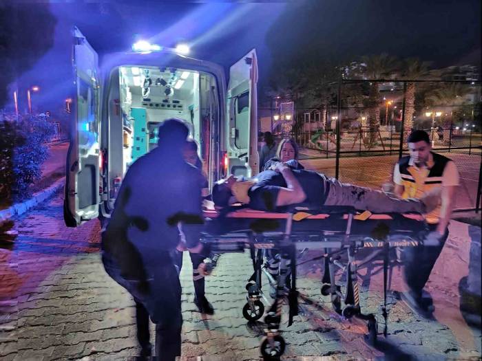 İzinsiz Kullandığı Otomobille Kaza Yaptı, Yaralı Arkadaşını Bırakıp Kaçtı