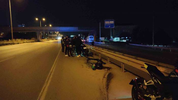 Otomobile Arkadan Çarpan Motosikletin Sürücüsü Yaralandı
