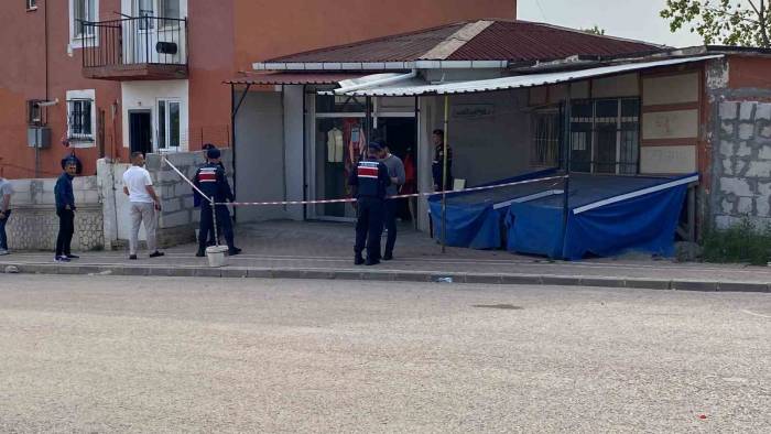 Tuhafiye Dükkanında Tabancayla Vurulan Yaşlı Hayatını Kaybetti