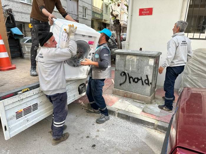 Evi Yanan Aileye Yardım Eli