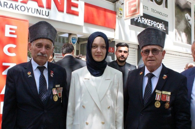 rizeli-genc-siyasetci-zehranur-aydemir-turkiyenin-en-genc-milletvekili-oldu-7.jpg