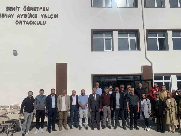 Şehit Öğretmen Şenay Aybüke Yalçın Ortaokulu’nun Öğrencileri Okullarına Geri Döndü