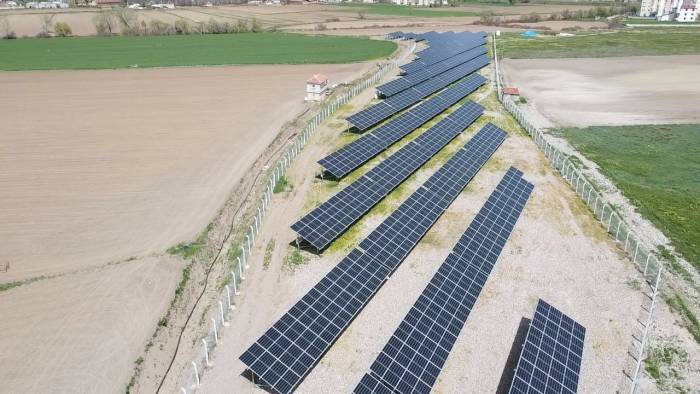 İlçenin Elektrik İhtiyacını Karşılıyor, Belediyenin Kasası Doluyor