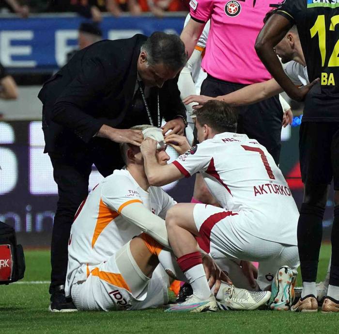 Spor Toto Süper Lig: İstanbulspor: 0 - Galatasaray: 1 (ilk Yarı)