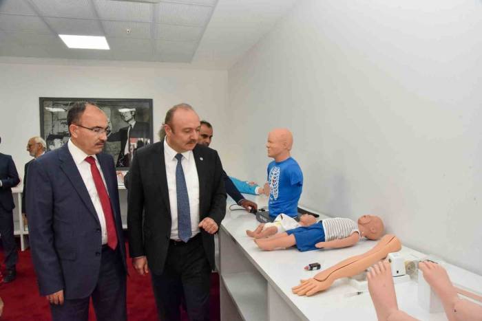 Rektör Beydemir, "tıp Fakültesi Bilecik Halkının Sağlık Hizmetinde Etkin Bir Rol Oynamaktadır"