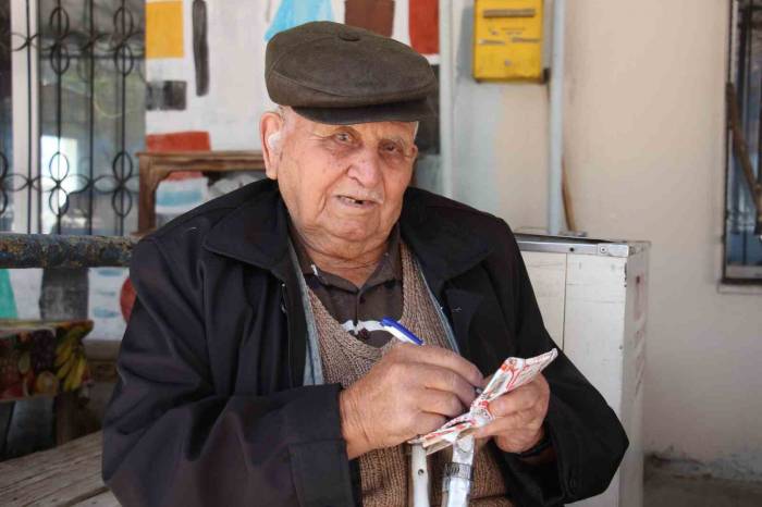 Dedeköy’ün 93’lük Delikanlısı Sağlığını Çalışmaya Borçlu