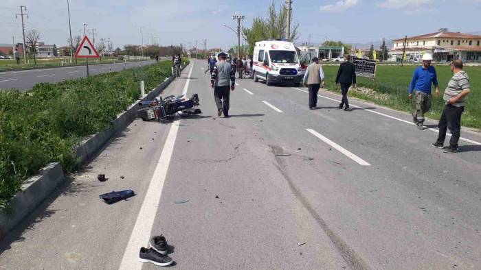 Motosikletle Otomobilin Çarpıştığı Kazada 2 Kardeş Yaralandı