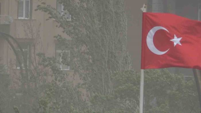 Aksaray’da Şiddetli Rüzgar Tozu Dumana Kattı