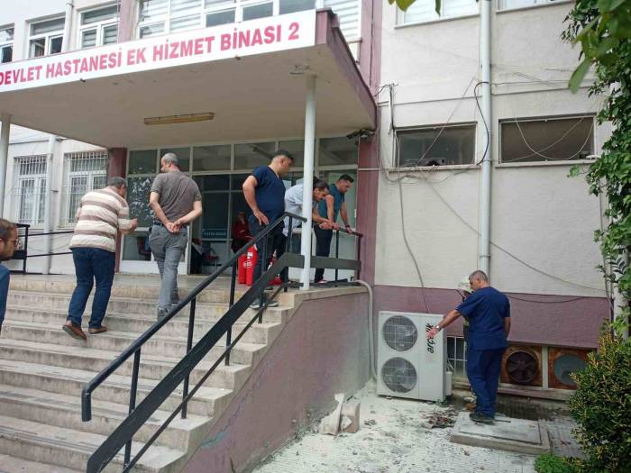 Atılan Çöpler Tutuşunca Klima Motoru Yandı