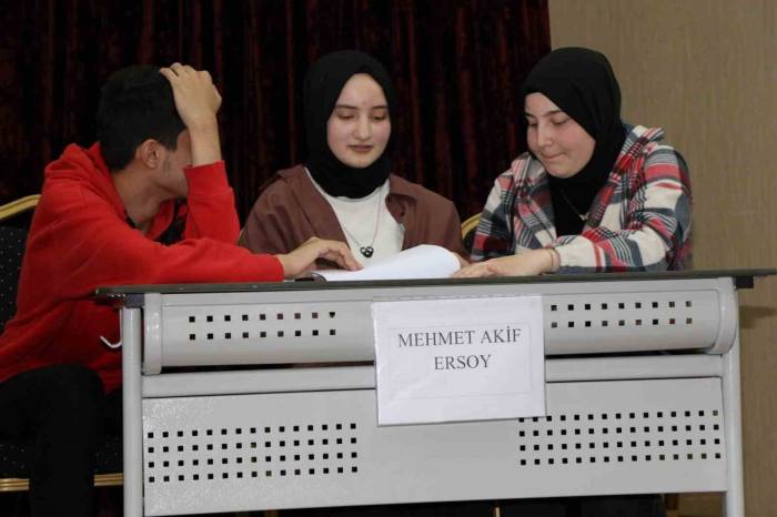 Öğrenciler Bilgi Yarışmasında Ter Döktü