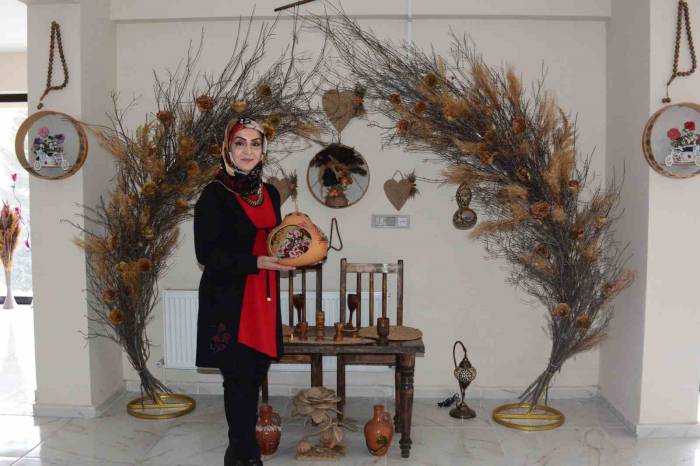 10 Parmağında 35 Marifet Bulunan İş Kadını Hancı 5 Bine Yakın Öğrenci Yetiştirdi