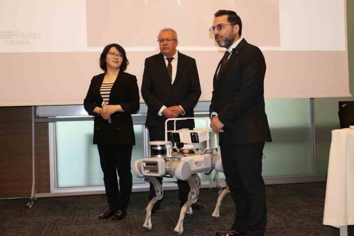 Çinlilerin Ürettiği Robot Köpekleri, Türk Firması Entegre Edip Pazarlayacak