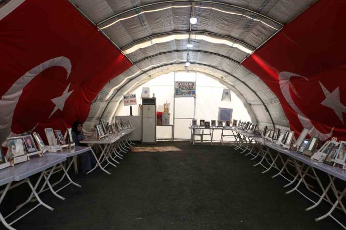 Hdp’nin Kapsında Çadır Kuran Aileler Bin 353 Gündür Evlatları İçin Haykırıyor