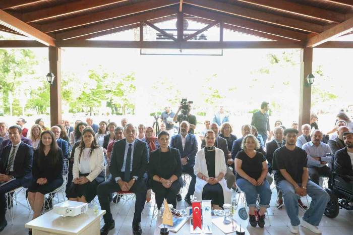 Deü Rektörü Hotar: “engelleri Aşmak İçin Toplumsal Bilinç Gerekli”