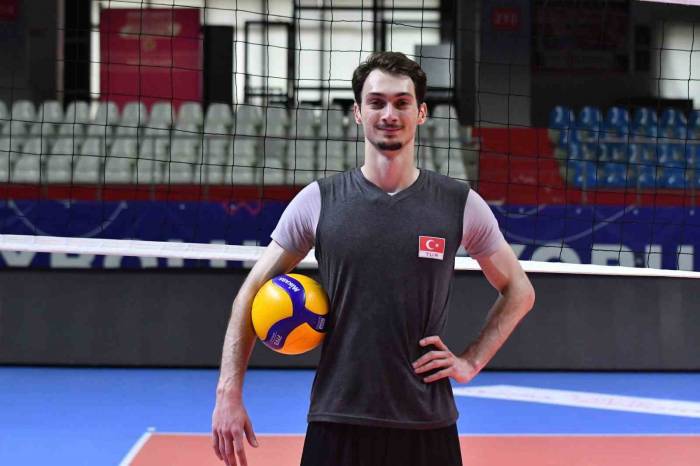 Arda Bostan: "milli Takım Formasını Yeniden Giyeceğim İçin Heyecanlıyım"