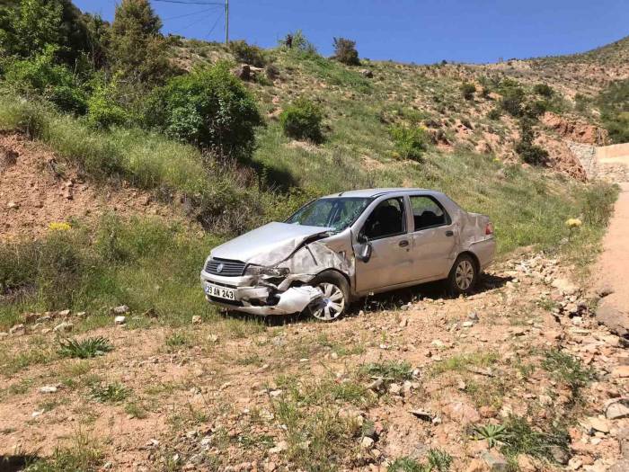 Gümüşhane’de Virajı Alamayan Otomobil Kaza Yaptı: 1’i Çocuk 4 Yaralı