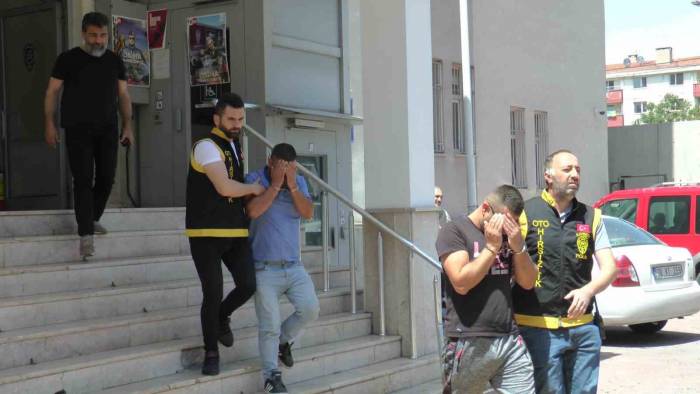 Sattıkları Aracı Yedek Anahtarı İle Çalan Oto Fareleri Yakalandı