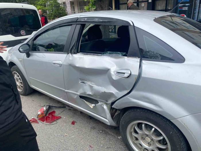 Şehir İçine Giren Tır, Araçları Biçti: Otomobiller Birbirine Girdi