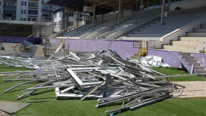 Ordu 19 Eylül Stadyumu’nda ‘millet Bahçesi’ İçin Yıkım Çalışmaları Başladı