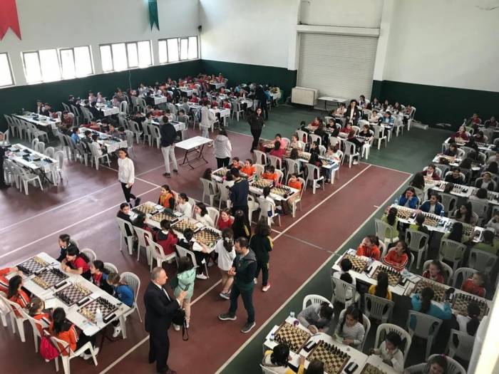Minik Satranç Tutkunları Kupalarına Kavuştu