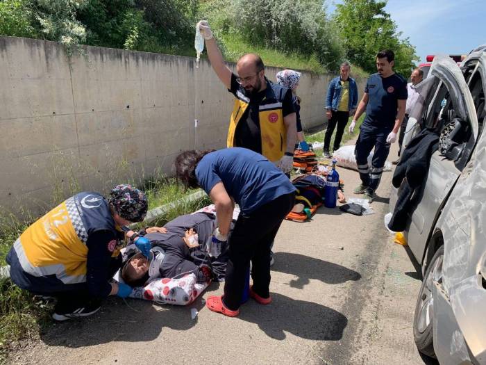 Hafif Ticari Araç İstinat Duvarına Çarptı: 1 Ölü, 3 Yaralı