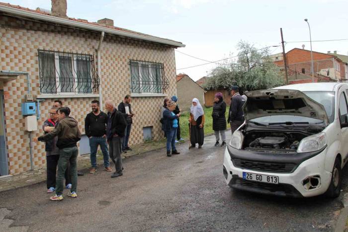 Yıldırım Düşen Mahalledeki 100 Evde Beyaz Eşyalar Kullanılamaz Hale Geldi