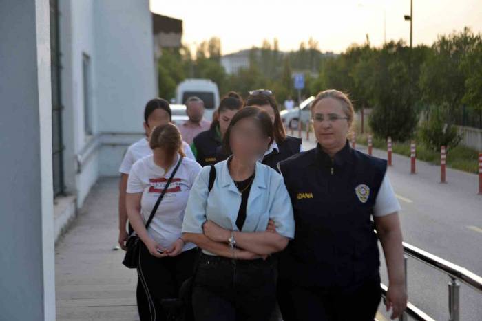 Depremzedelere Sosyal Medyadan Hakaret İddiasına 8 Gözaltı