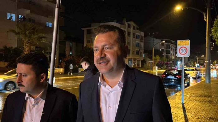 Balıkesir’i Yarım Saatlik Yağmur Felç Etti, Bir Çok Ev Ve İş Yerini Su Bastı