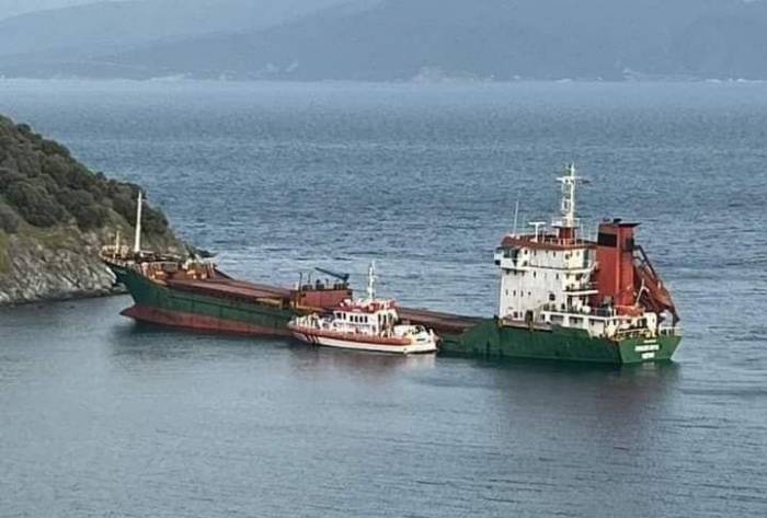 Marmara Adası’nda Karaya Oturan Gemi Kurtarıldı